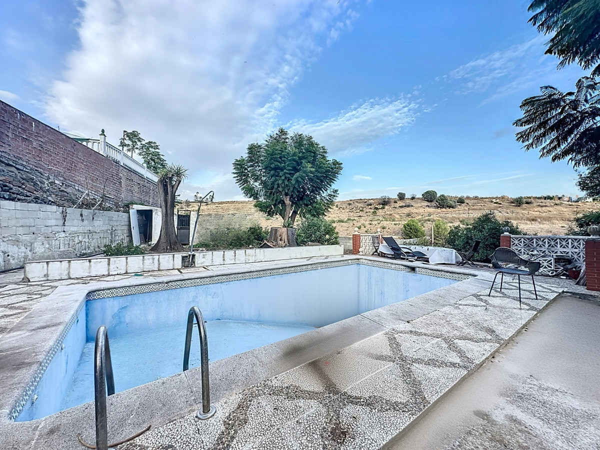 2 Bed Commercial unit for sale in Estepona Costa Del Sol, Málaga, Spain