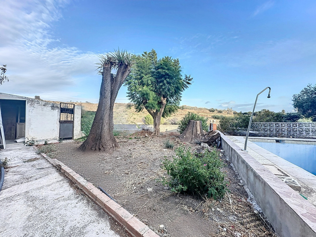 2 Bed Commercial unit for sale in Estepona Costa Del Sol, Málaga, Spain