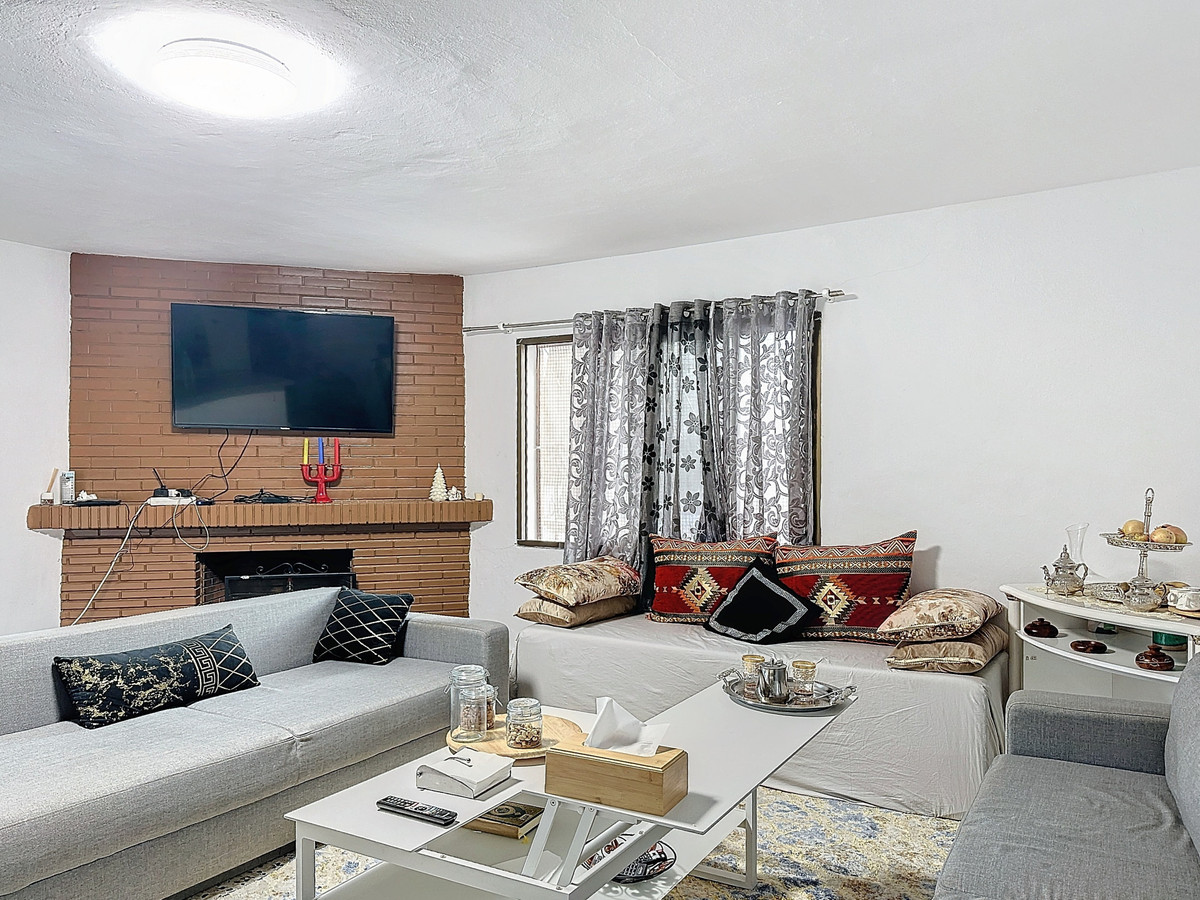 2 Bed Commercial unit for sale in Estepona Costa Del Sol, Málaga, Spain