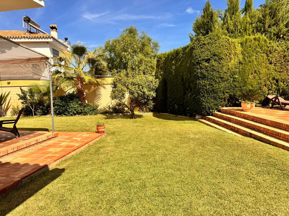 6 Bed Townhouse for sale in Churriana Málaga Ciudad, Málaga, Spain
