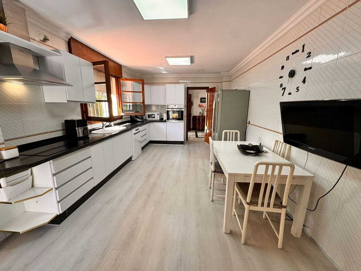 6 Bed Townhouse for sale in Churriana Málaga Ciudad, Málaga, Spain