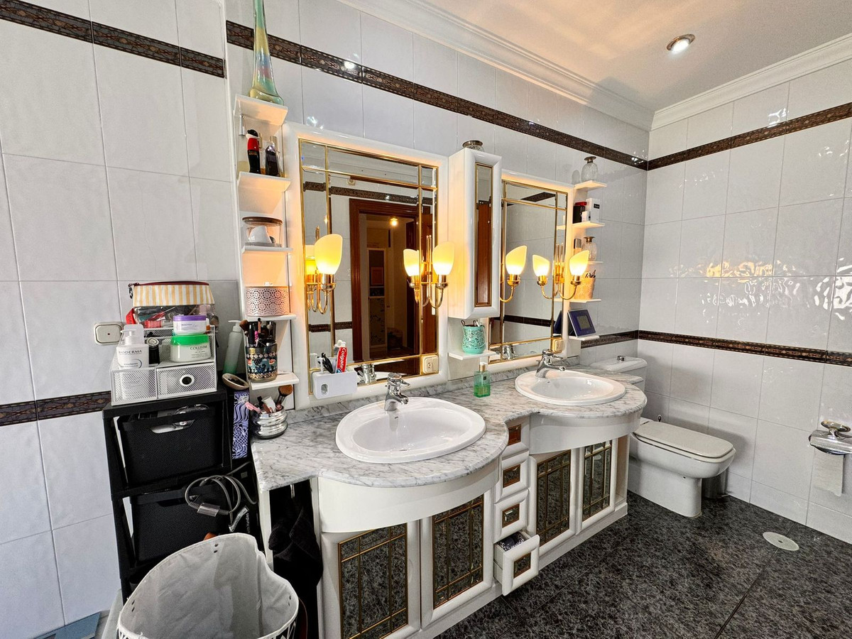 6 Bed Townhouse for sale in Churriana Málaga Ciudad, Málaga, Spain