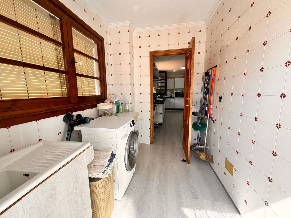 6 Bed Townhouse for sale in Churriana Málaga Ciudad, Málaga, Spain