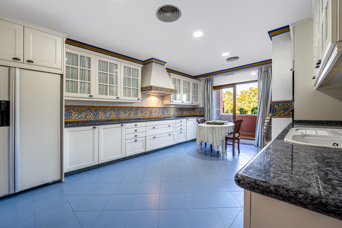 5 Bed Apartment for sale in Guadalmina Baja Costa Del Sol, Málaga, Spain
