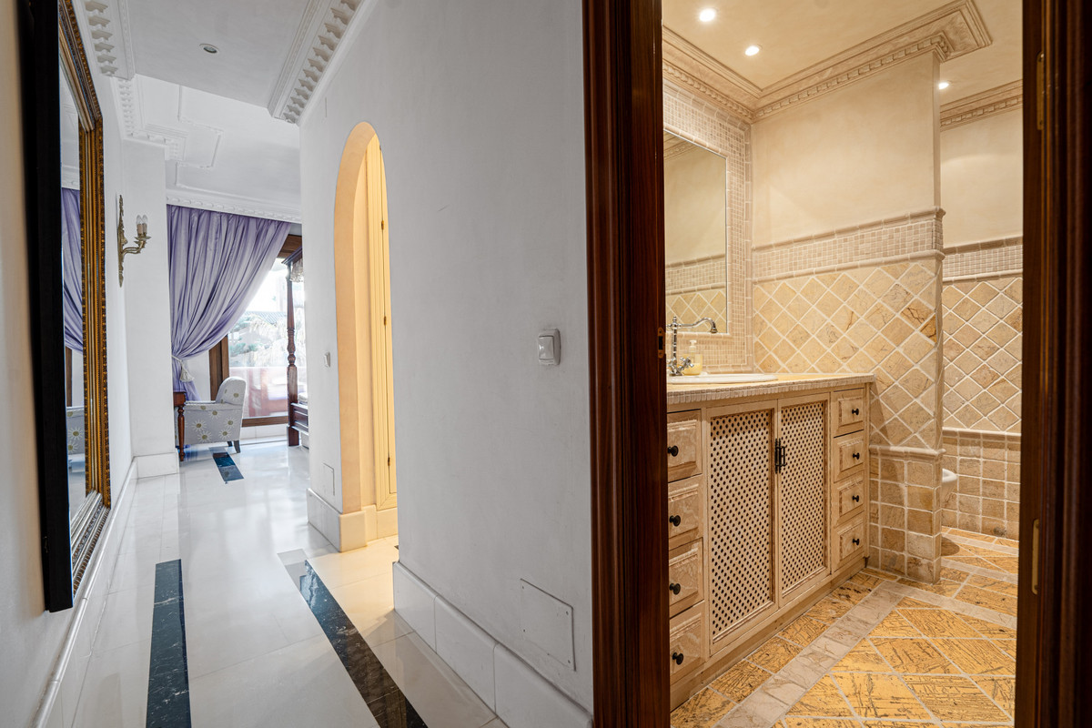 5 Bed Apartment for sale in Guadalmina Baja Costa Del Sol, Málaga, Spain