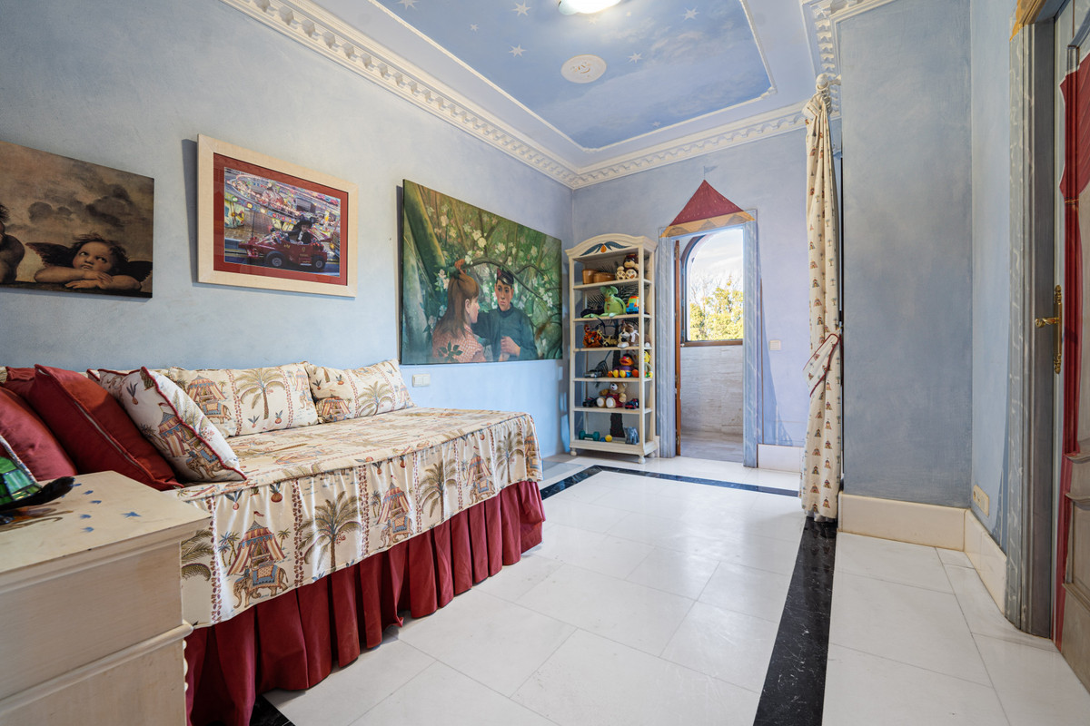 5 Bed Apartment for sale in Guadalmina Baja Costa Del Sol, Málaga, Spain
