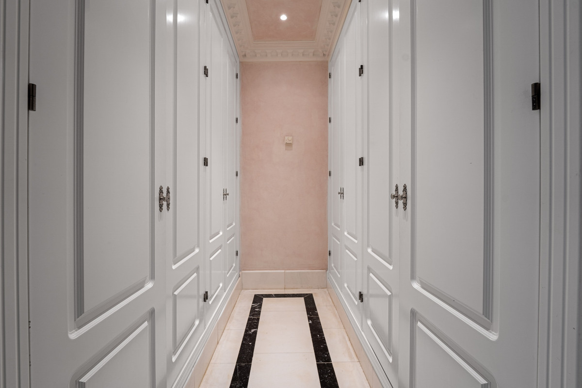 5 Bed Apartment for sale in Guadalmina Baja Costa Del Sol, Málaga, Spain