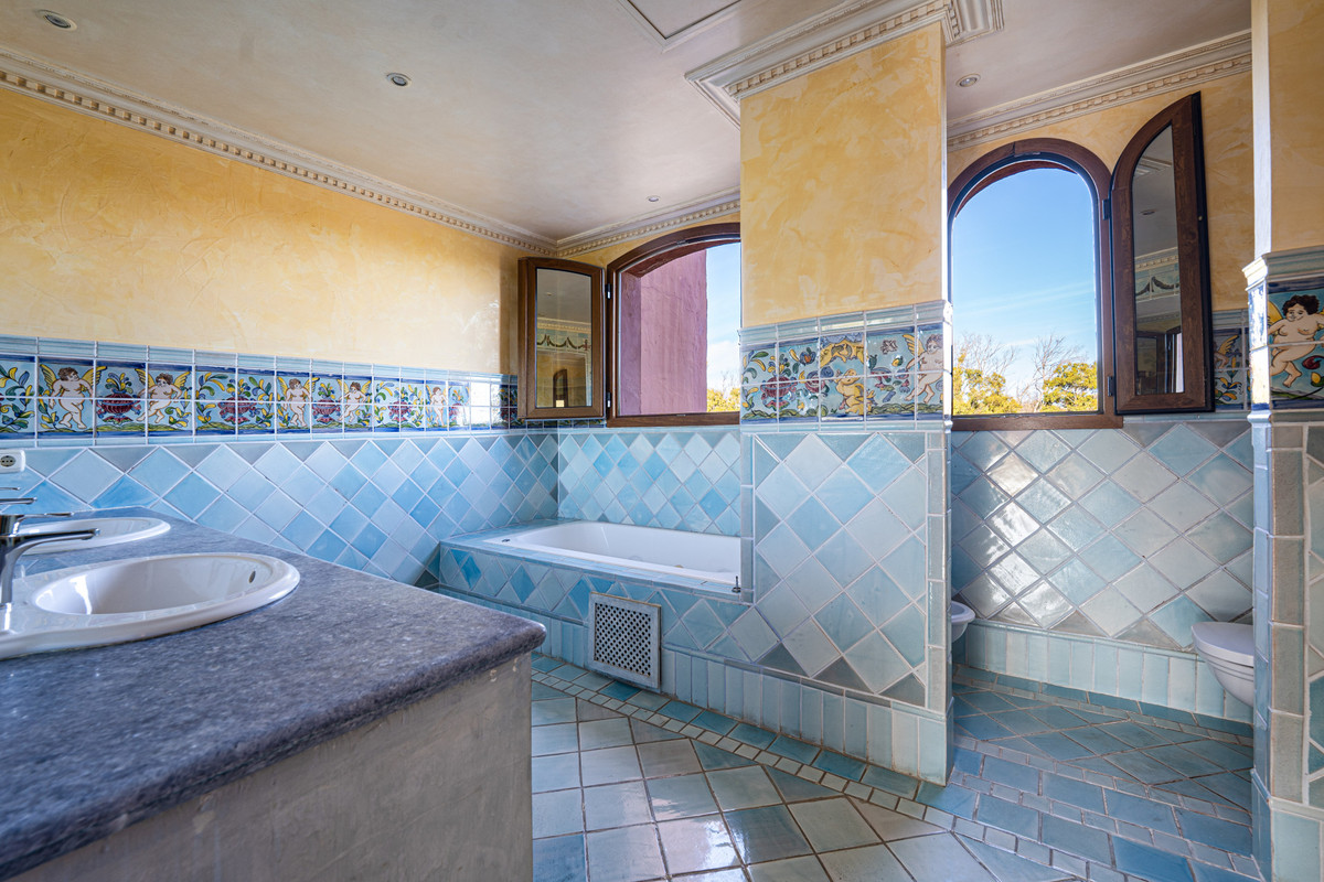 5 Bed Apartment for sale in Guadalmina Baja Costa Del Sol, Málaga, Spain
