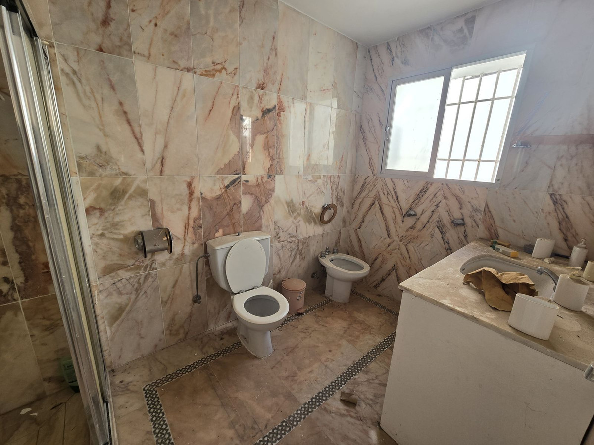 Se vende Villa - Chalet de 6 dormitorios en Costa Del Sol, Málaga, España