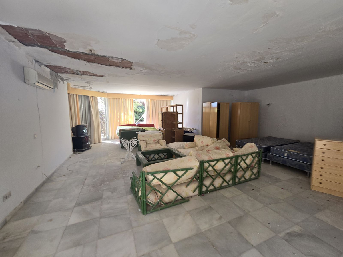 Se vende Villa - Chalet de 6 dormitorios en Costa Del Sol, Málaga, España