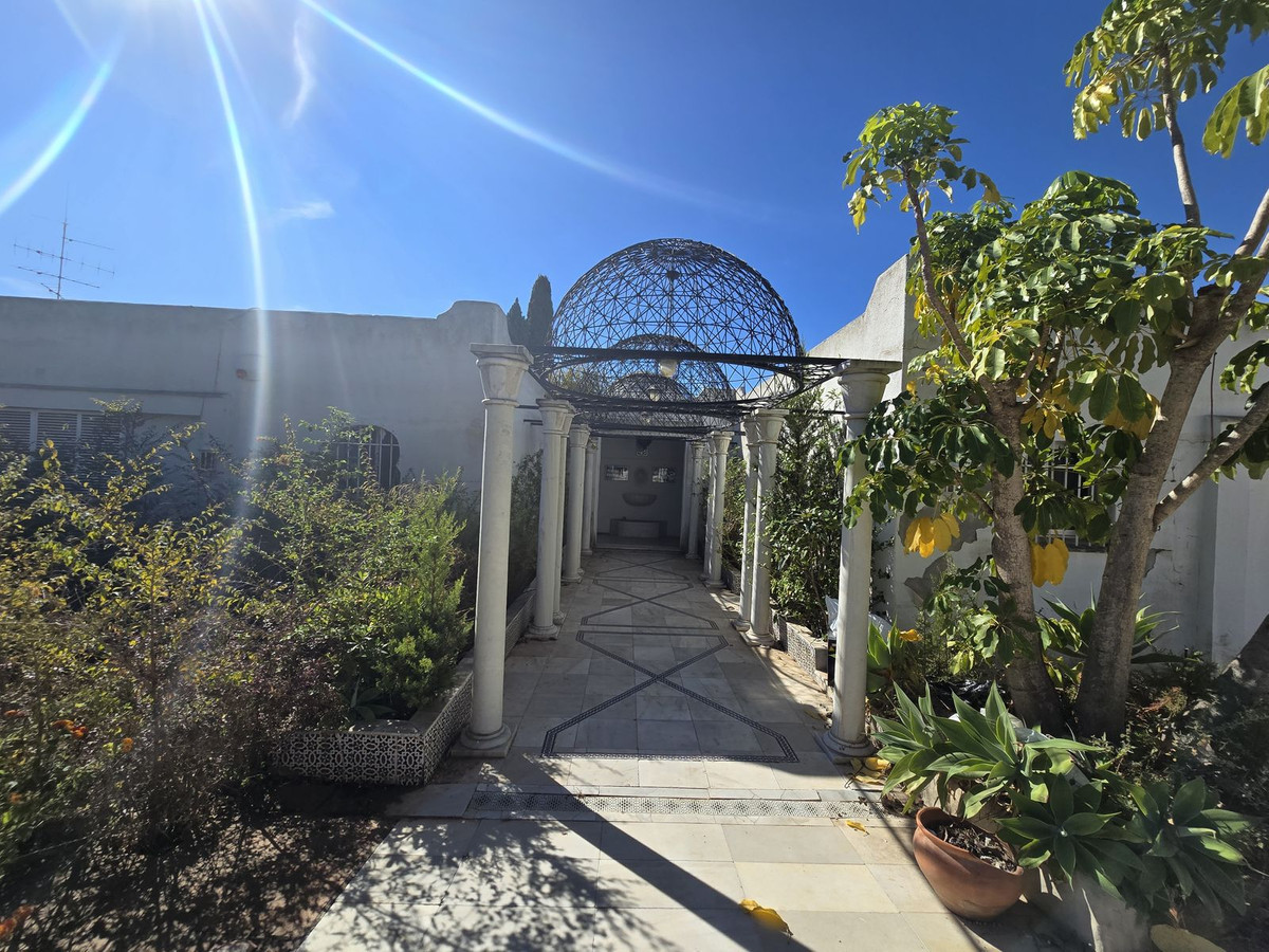 Se vende Villa - Chalet de 6 dormitorios en Costa Del Sol, Málaga, España