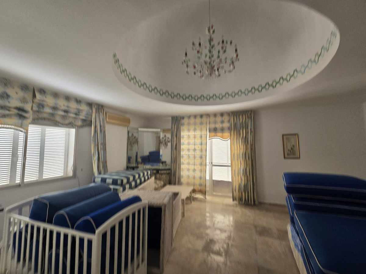 Se vende Villa - Chalet de 6 dormitorios en Costa Del Sol, Málaga, España