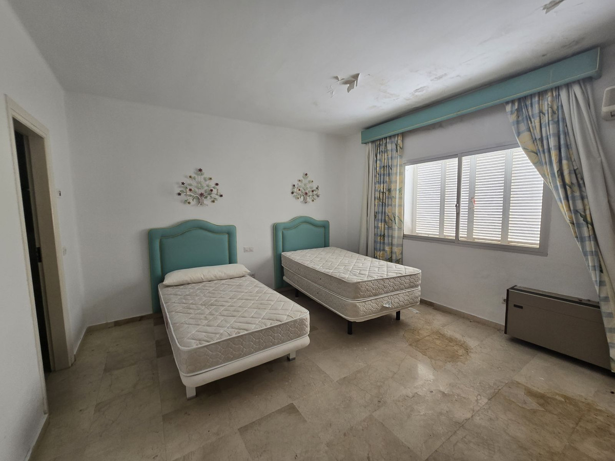 Se vende Villa - Chalet de 6 dormitorios en Costa Del Sol, Málaga, España