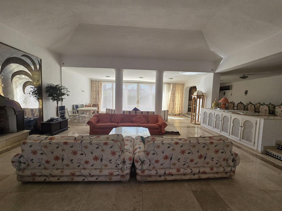 Se vende Villa - Chalet de 6 dormitorios en Costa Del Sol, Málaga, España