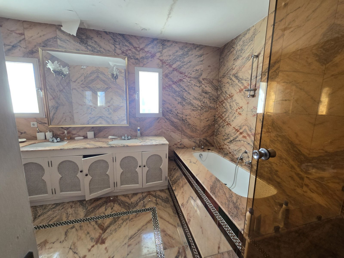 Se vende Villa - Chalet de 6 dormitorios en Costa Del Sol, Málaga, España