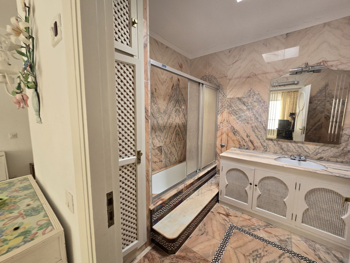 Se vende Villa - Chalet de 6 dormitorios en Costa Del Sol, Málaga, España