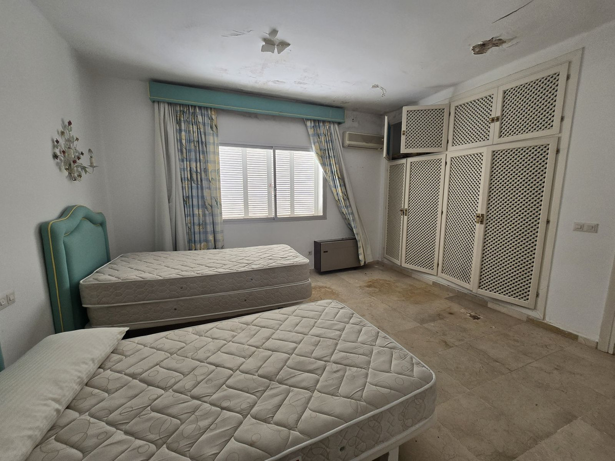 Se vende Villa - Chalet de 6 dormitorios en Costa Del Sol, Málaga, España