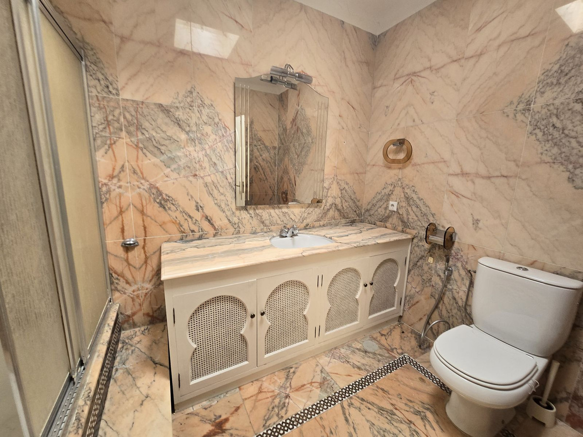 Se vende Villa - Chalet de 6 dormitorios en Costa Del Sol, Málaga, España