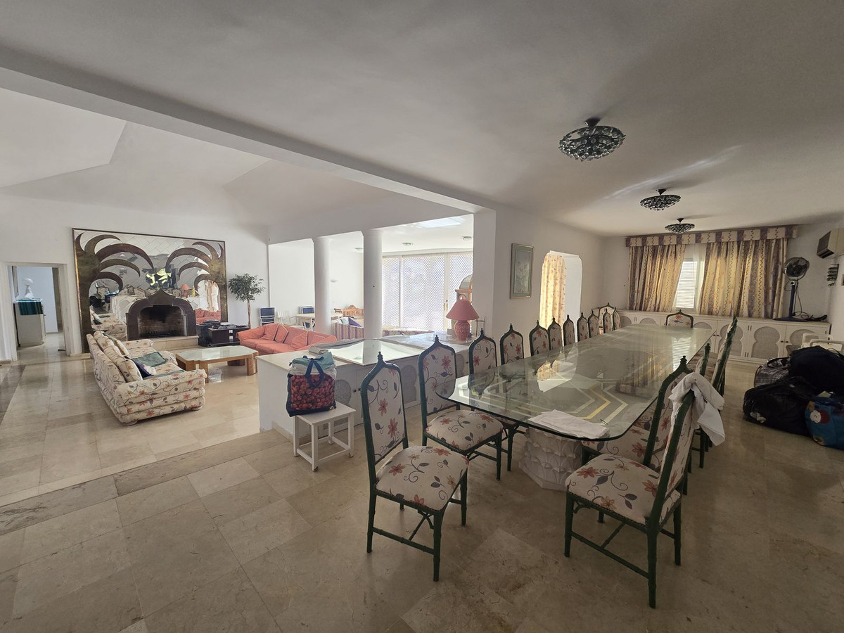 Se vende Villa - Chalet de 6 dormitorios en Costa Del Sol, Málaga, España