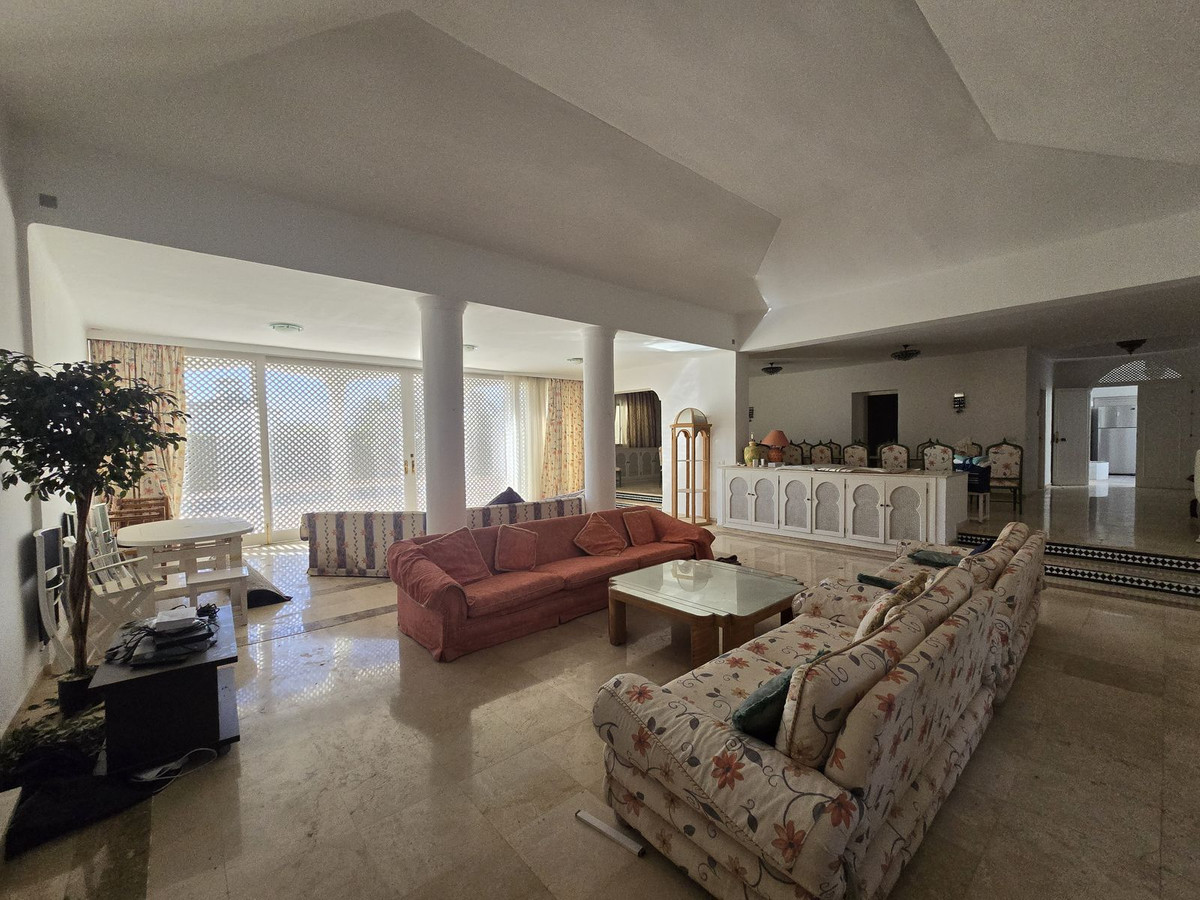 Se vende Villa - Chalet de 6 dormitorios en Costa Del Sol, Málaga, España