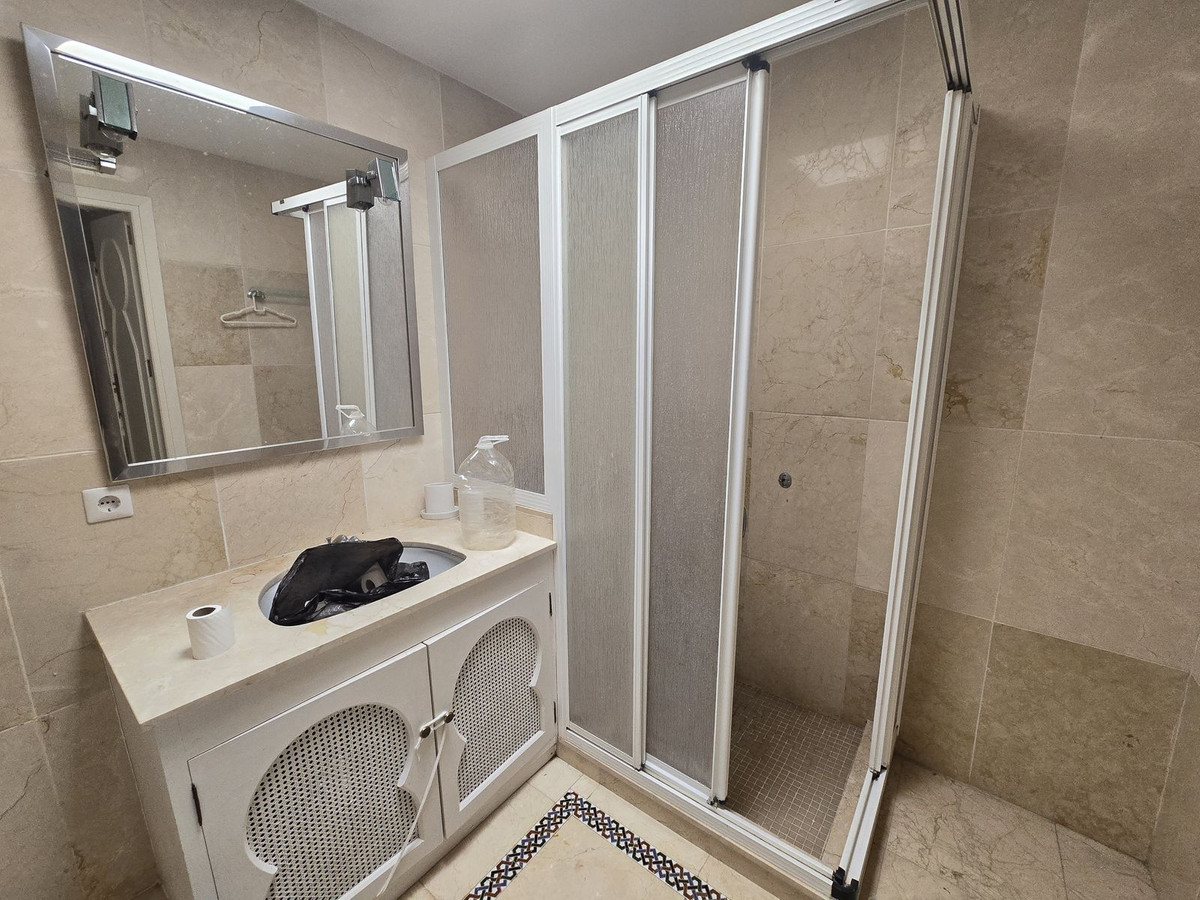 Se vende Villa - Chalet de 6 dormitorios en Costa Del Sol, Málaga, España