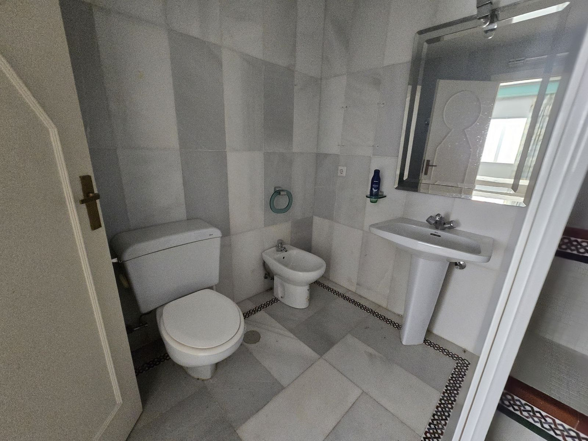Se vende Villa - Chalet de 6 dormitorios en Costa Del Sol, Málaga, España