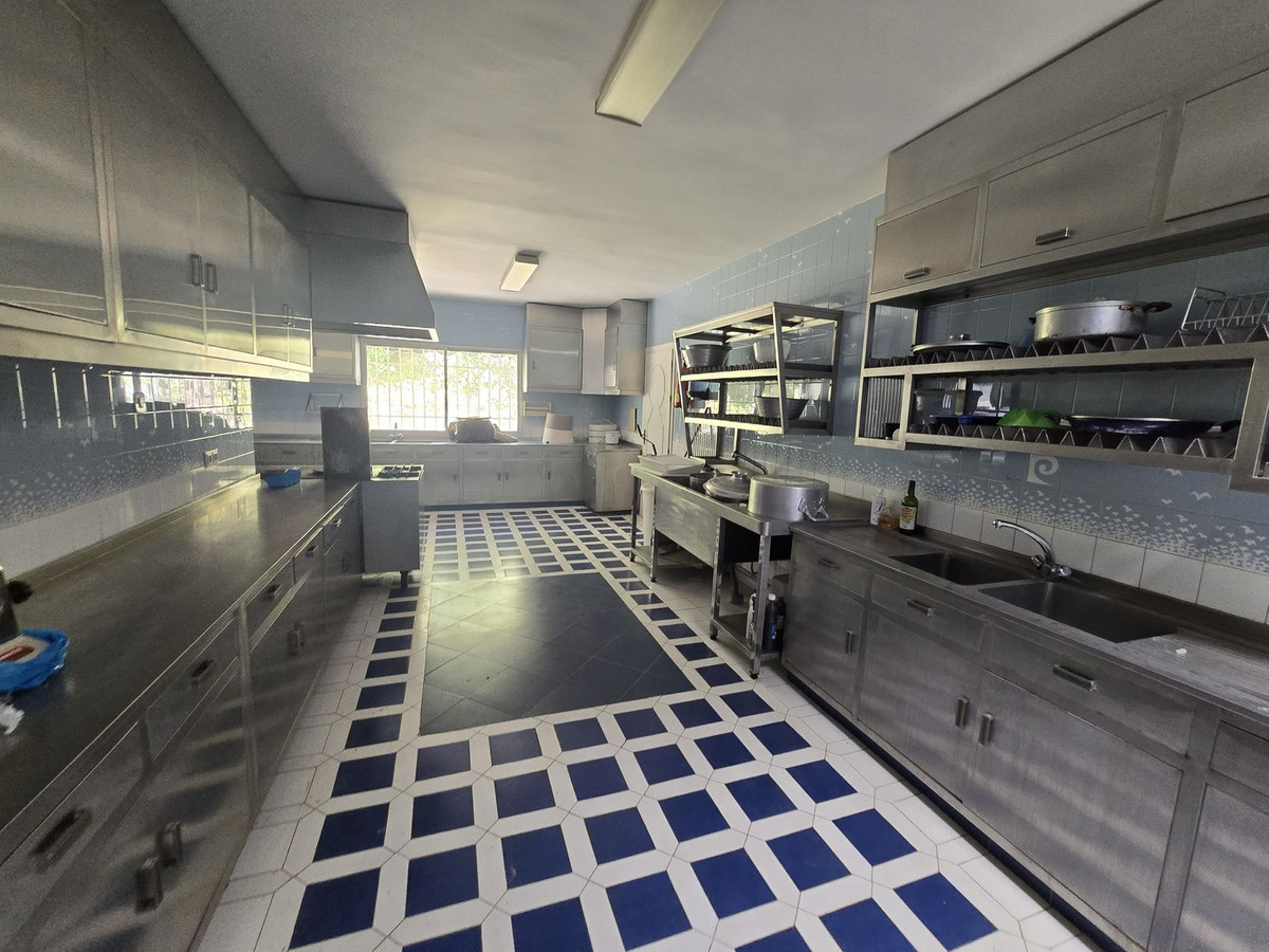 Se vende Villa - Chalet de 6 dormitorios en Costa Del Sol, Málaga, España