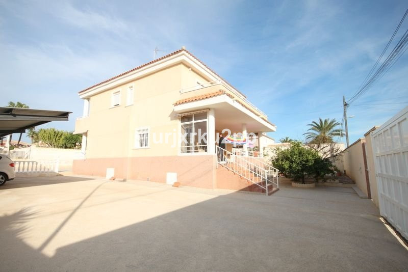 5 Bed Townhouse for sale in Aguas Nuevas Costa Blanca, Alicante, Spain