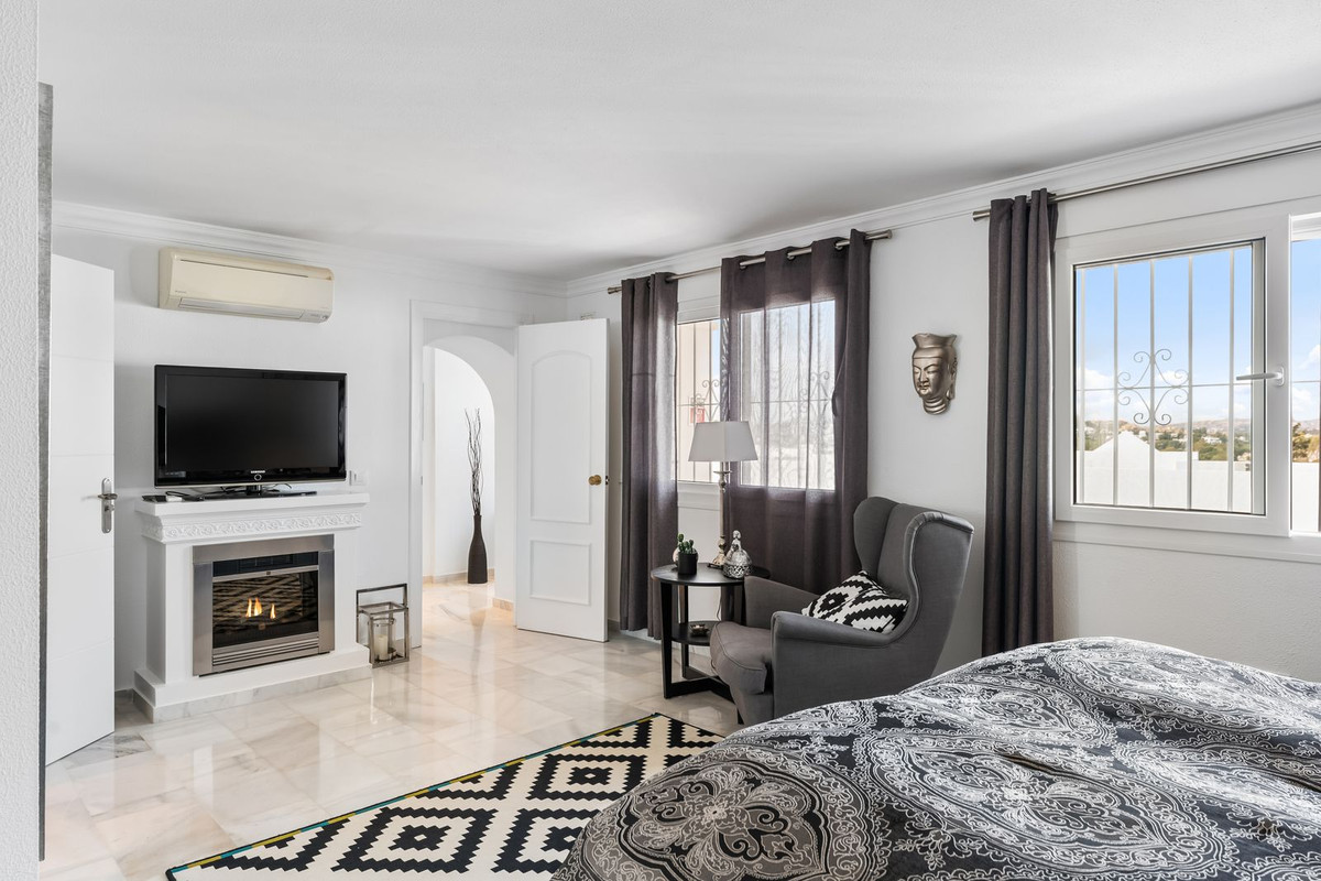 3 Bed Townhouse for sale in Nueva Andalucía Costa Del Sol, Málaga, Spain