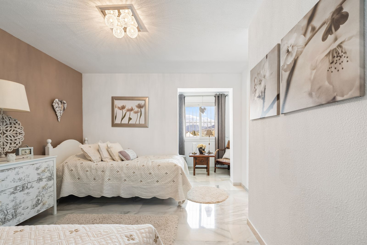 3 Bed Townhouse for sale in Nueva Andalucía Costa Del Sol, Málaga, Spain