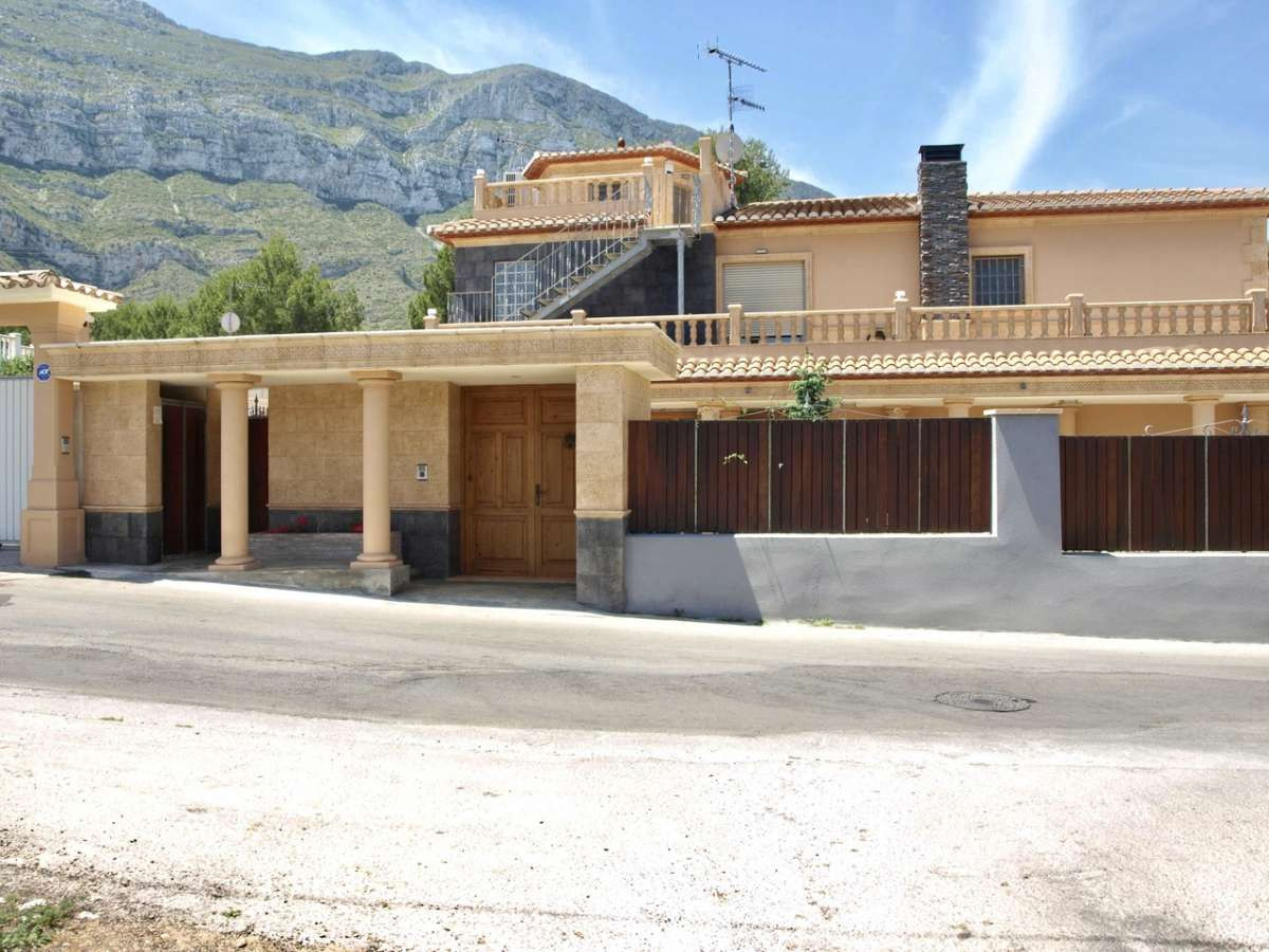 11 Bed Townhouse for sale in Denia Costa Blanca, Alicante, Spain