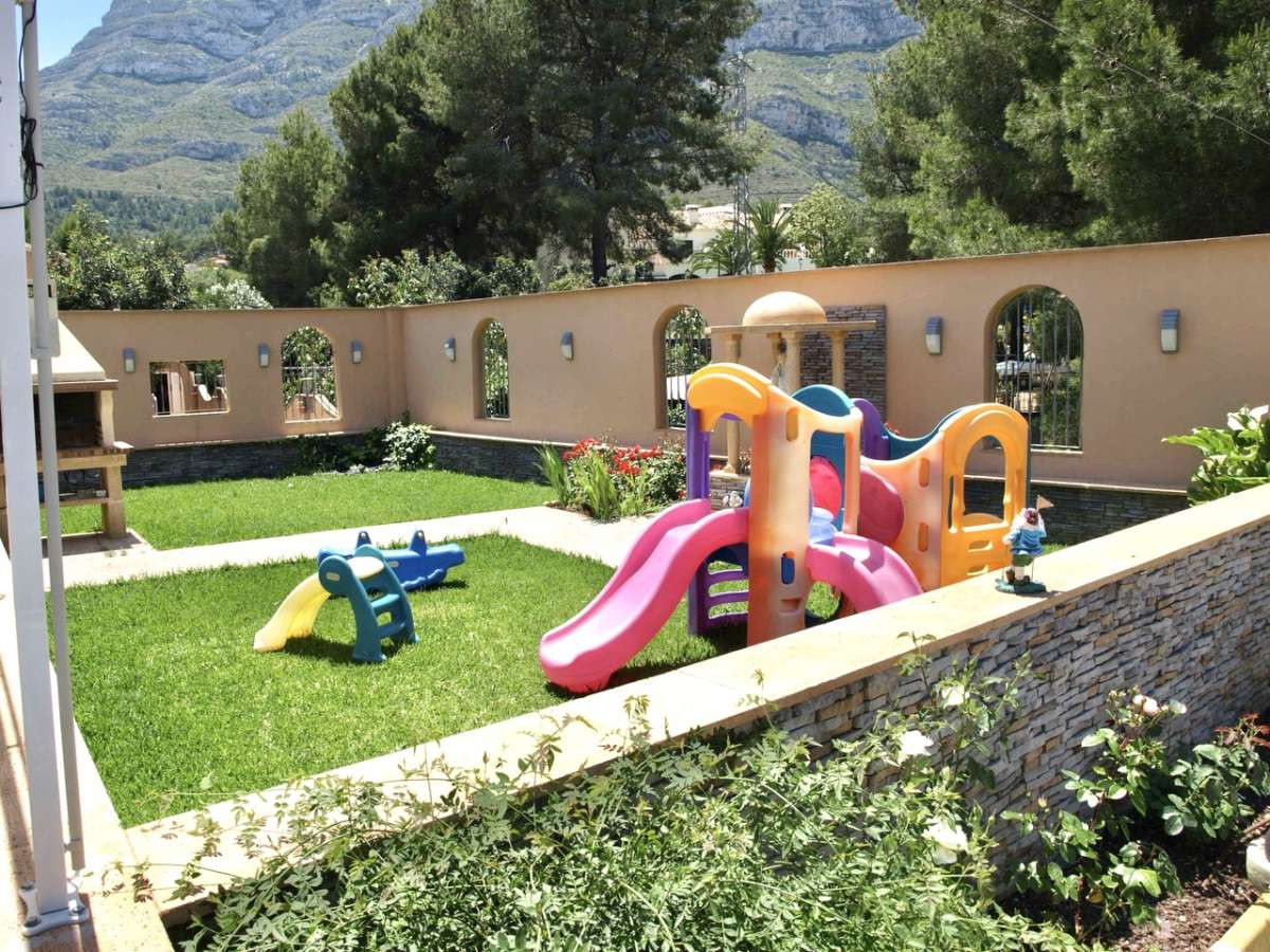 11 Bed Townhouse for sale in Denia Costa Blanca, Alicante, Spain