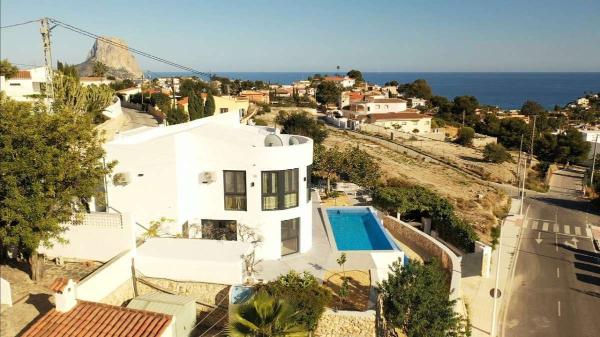 5 Bed Townhouse for sale in Calpe Costa Blanca, Alicante, Spain