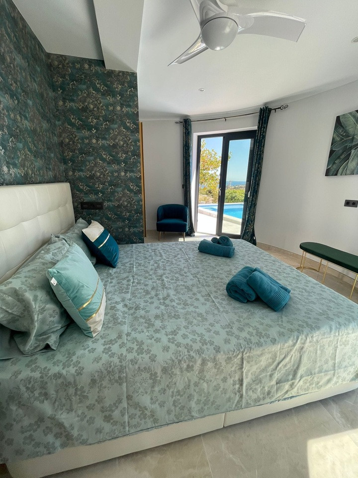 5 Bed Townhouse for sale in Calpe Costa Blanca, Alicante, Spain