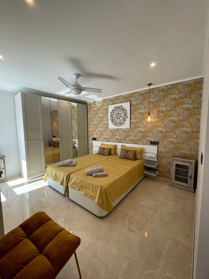 5 Bed Townhouse for sale in Calpe Costa Blanca, Alicante, Spain