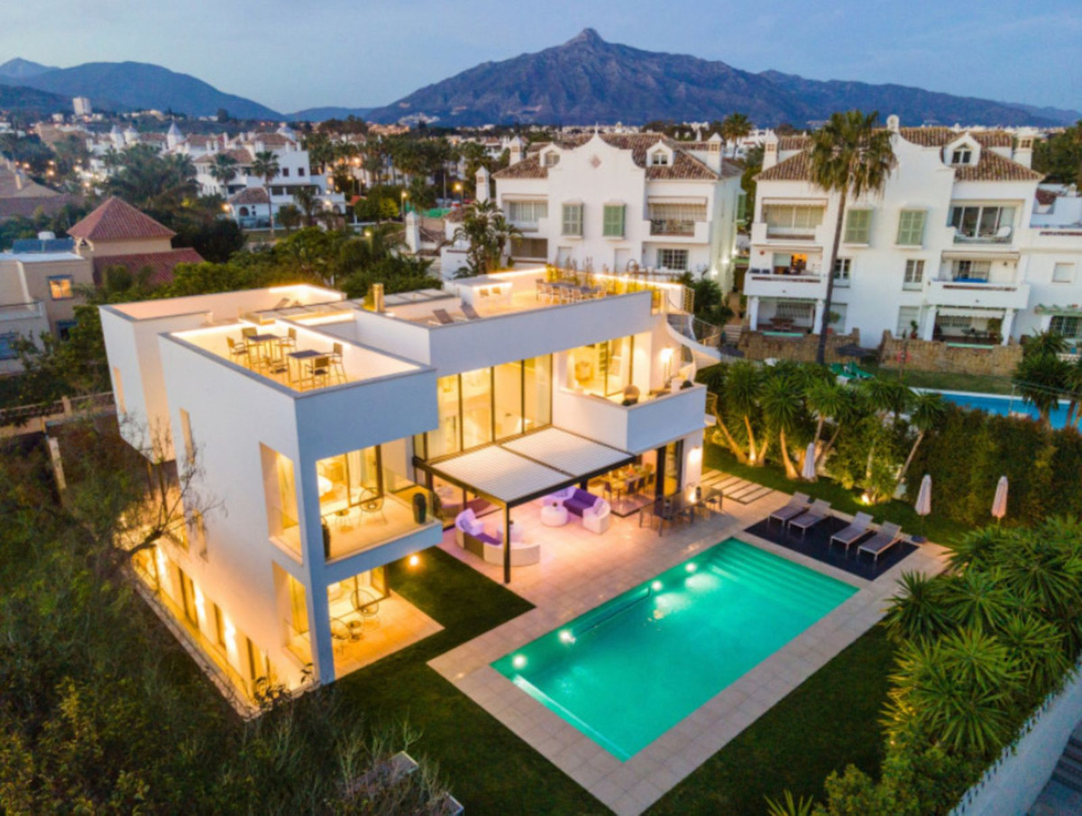 Se vende Villa - Chalet de 7 dormitorios en Costa Del Sol, Málaga, España