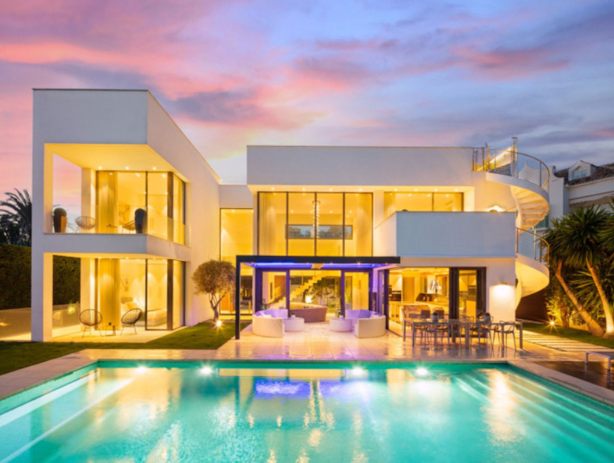 Se vende Villa - Chalet de 7 dormitorios en Costa Del Sol, Málaga, España