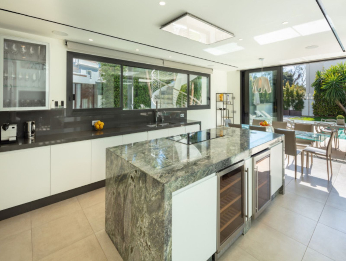 Se vende Villa - Chalet de 7 dormitorios en Costa Del Sol, Málaga, España