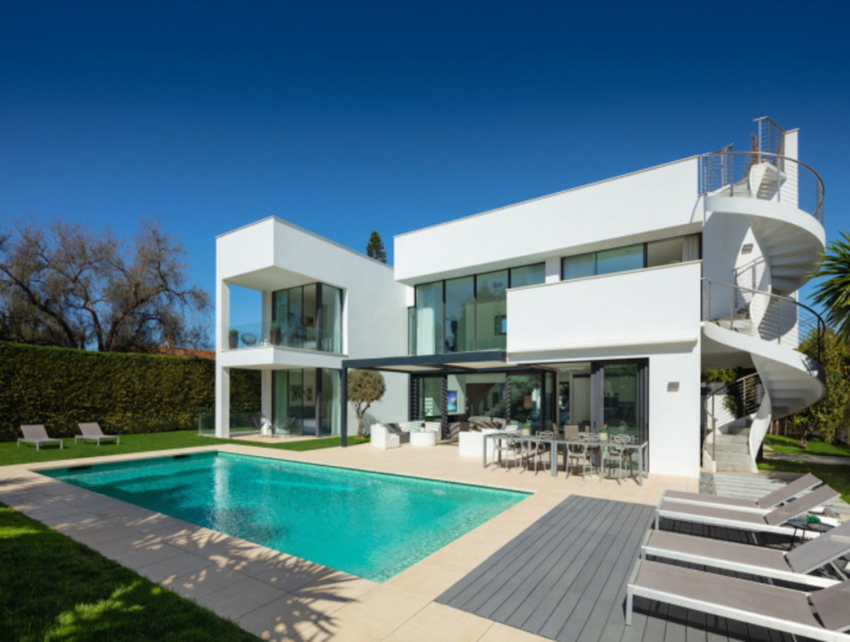 Se vende Villa - Chalet de 7 dormitorios en Costa Del Sol, Málaga, España