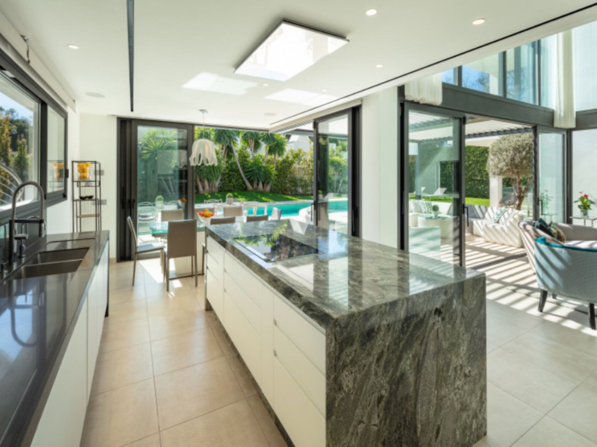 Se vende Villa - Chalet de 7 dormitorios en Costa Del Sol, Málaga, España