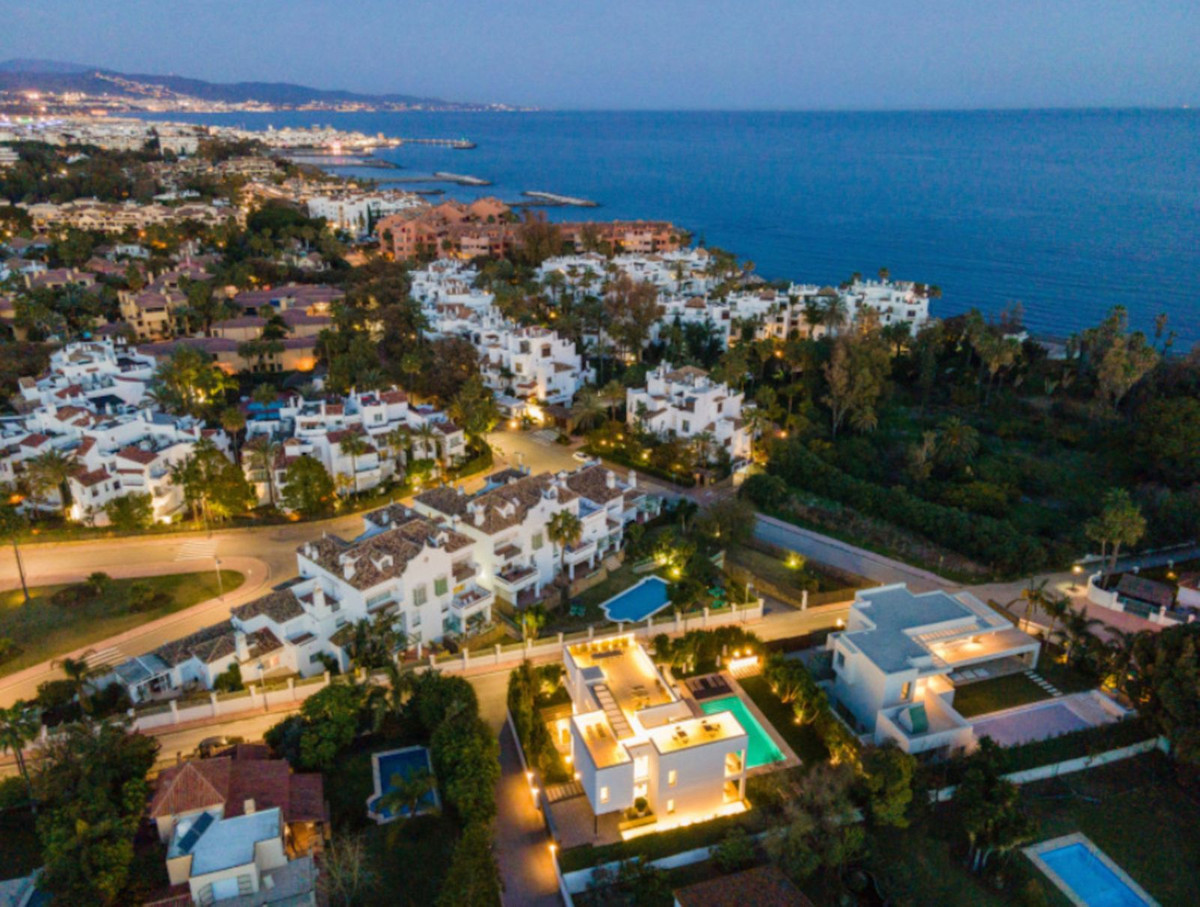 Se vende Villa - Chalet de 7 dormitorios en Costa Del Sol, Málaga, España