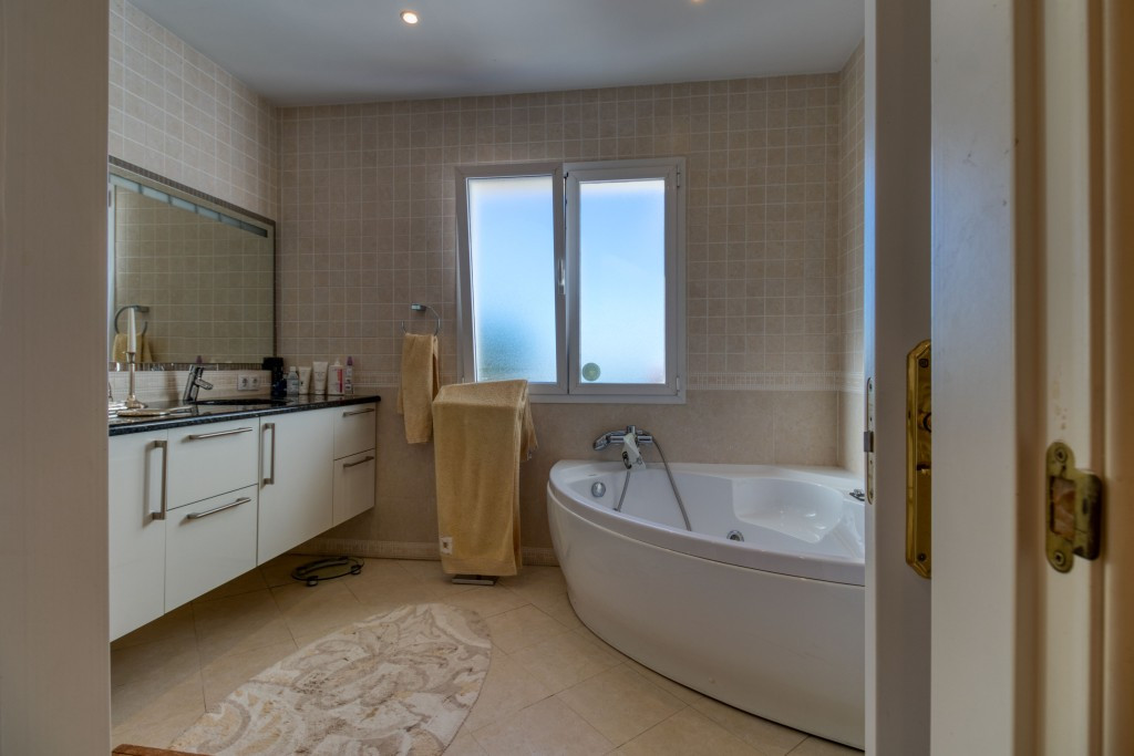 4 Bed Townhouse for sale in Mijas Costa Del Sol, Málaga, Spain