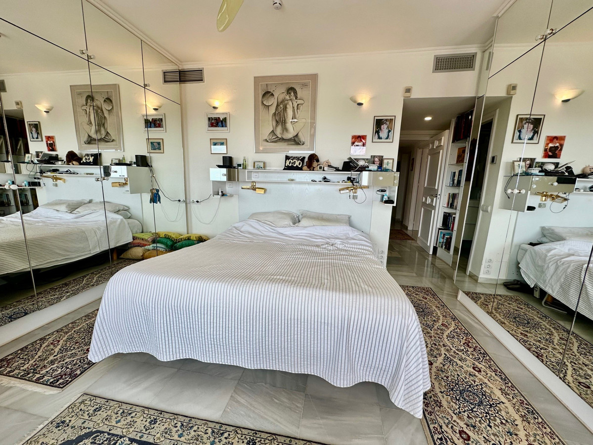 2 Bed Apartment for sale in Benahavís Costa Del Sol, Málaga, Spain