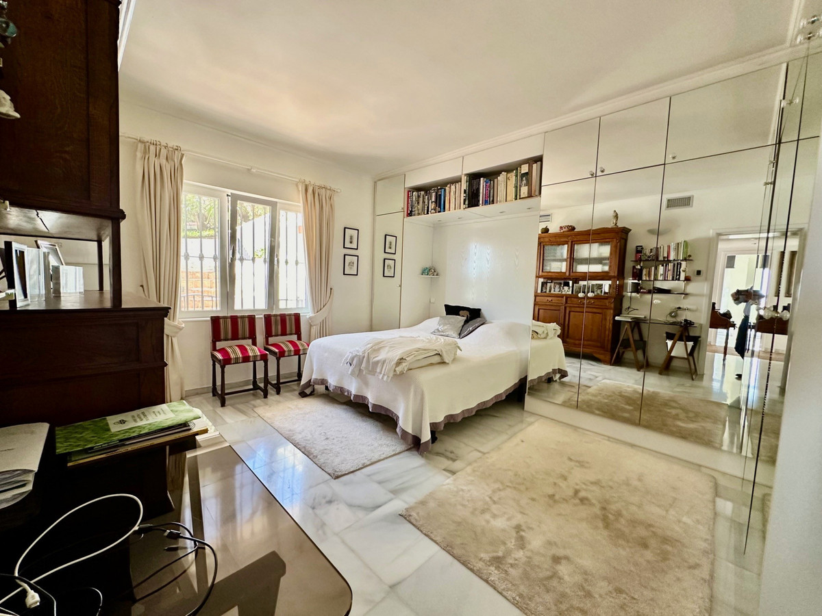 2 Bed Apartment for sale in Benahavís Costa Del Sol, Málaga, Spain