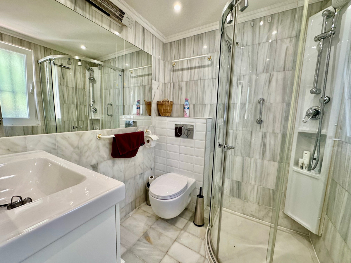 2 Bed Apartment for sale in Benahavís Costa Del Sol, Málaga, Spain