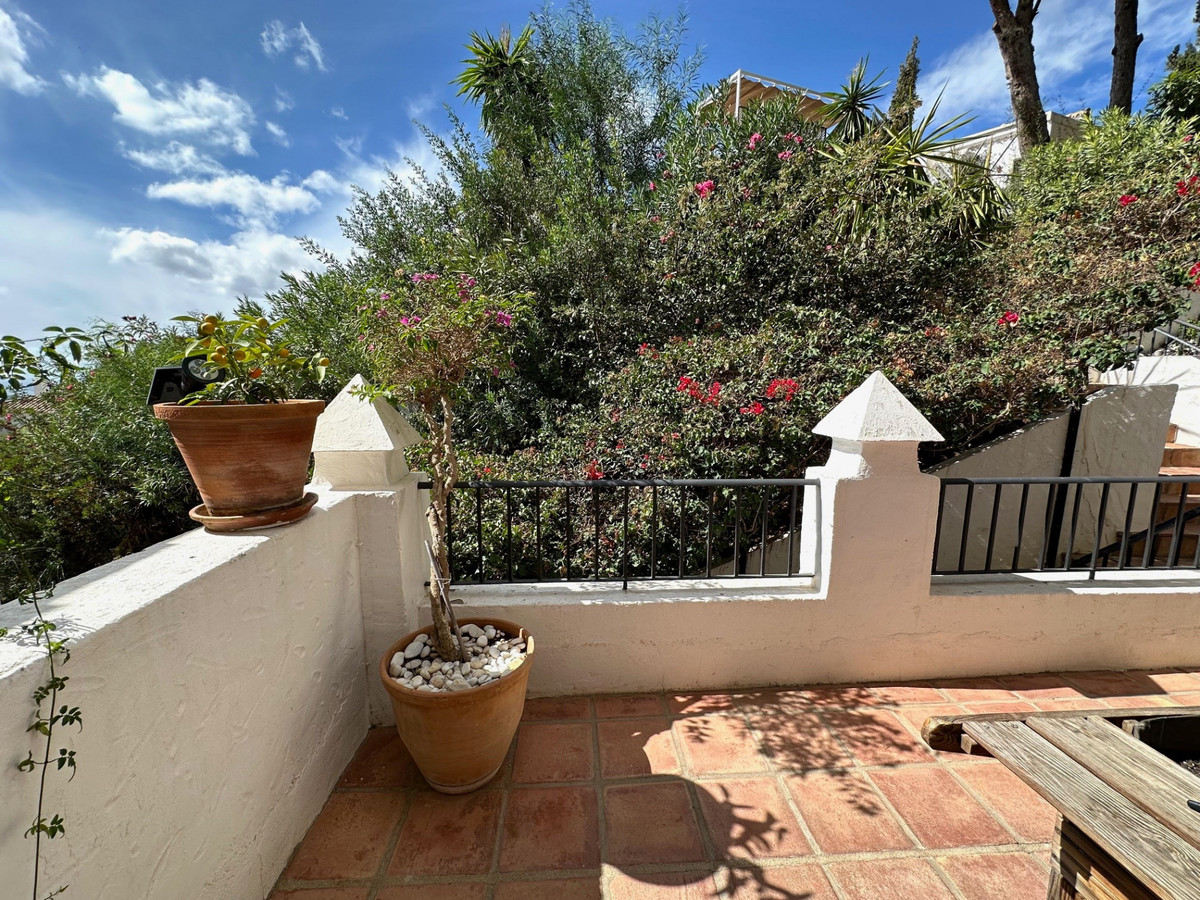 2 Bed Apartment for sale in Benahavís Costa Del Sol, Málaga, Spain