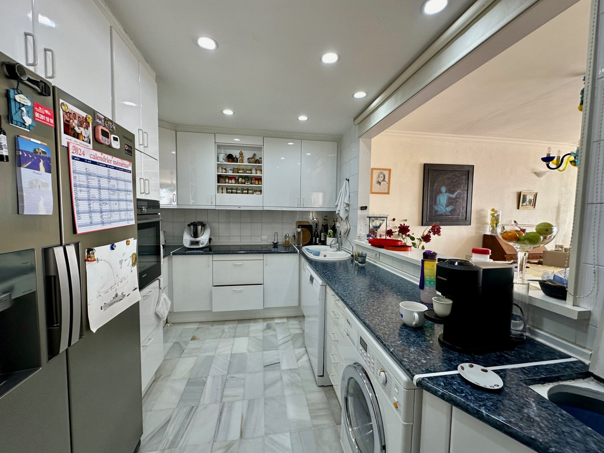 2 Bed Apartment for sale in Benahavís Costa Del Sol, Málaga, Spain