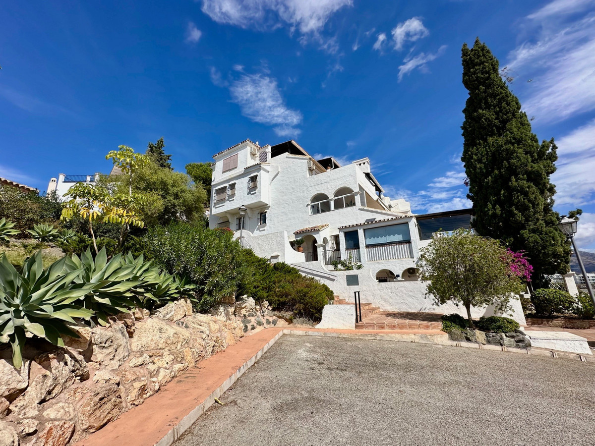 2 Bed Apartment for sale in Benahavís Costa Del Sol, Málaga, Spain