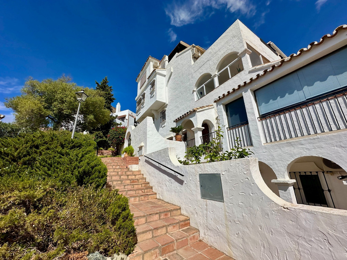 2 Bed Apartment for sale in Benahavís Costa Del Sol, Málaga, Spain