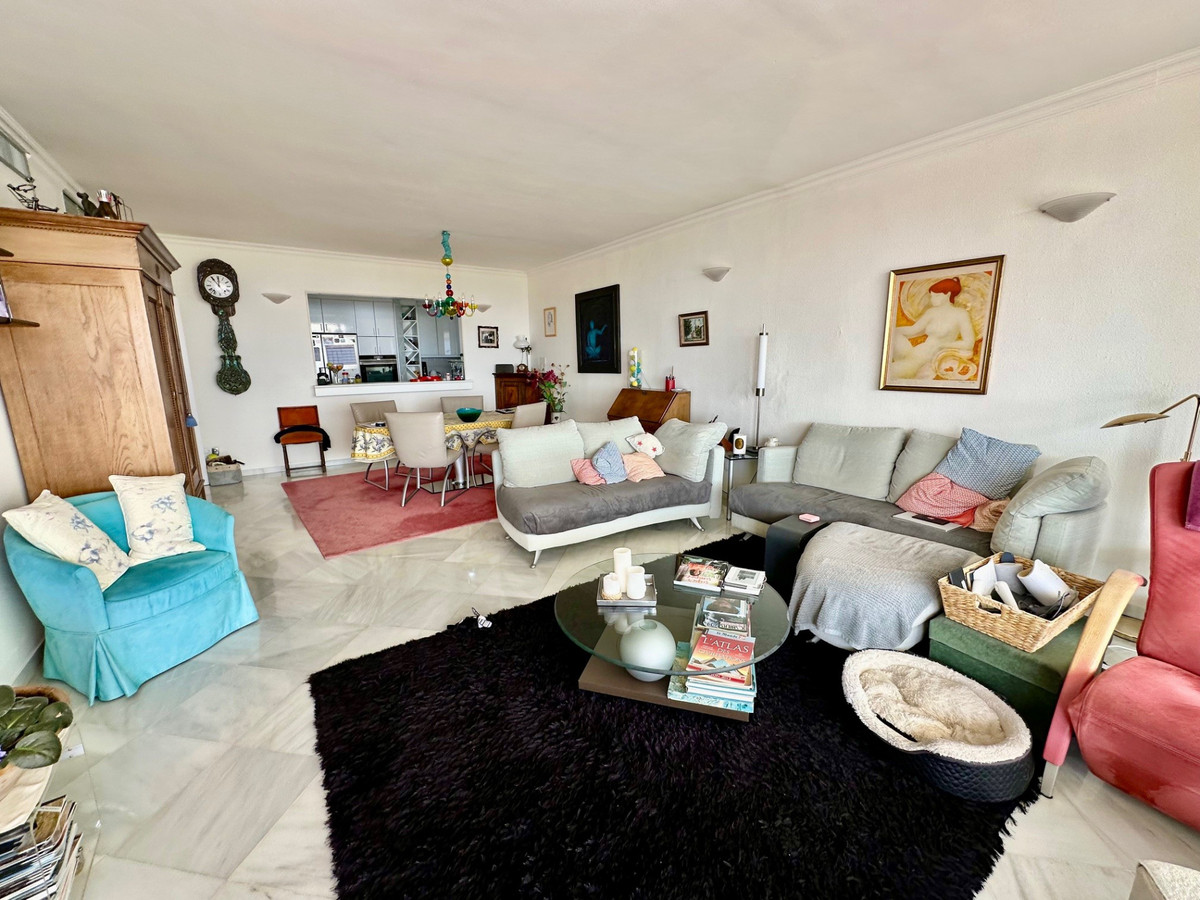 2 Bed Apartment for sale in Benahavís Costa Del Sol, Málaga, Spain